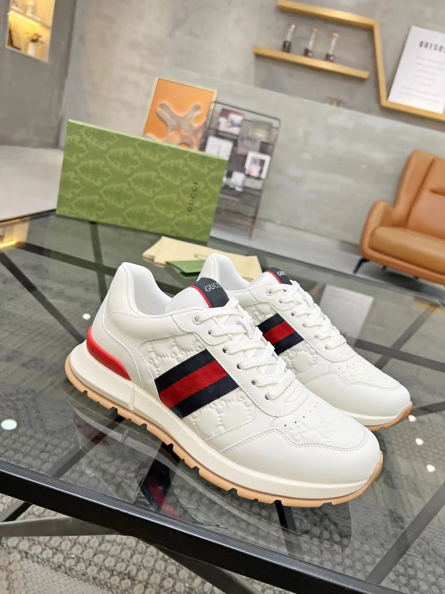 Factory price: 480💰New men's shoes GUCCI [Lightning] latest shoes shipped. Original quality, fashionable, made of special materials, sheepskin lining, brand new packaging. The foot feels super comfortable and the workmanship is impeccable. Size: 38-44, customized 45